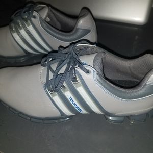 Golf shoes